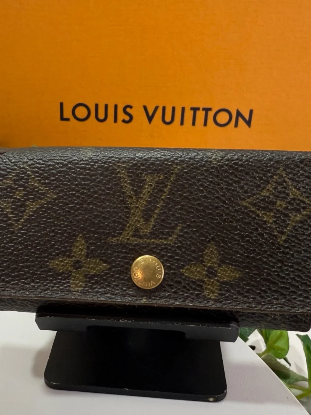 ATYPICAL LOUIS VUITTON MONOGRAM COATED CANVAS KEY CHAIN 4 HOOK HOLDER!